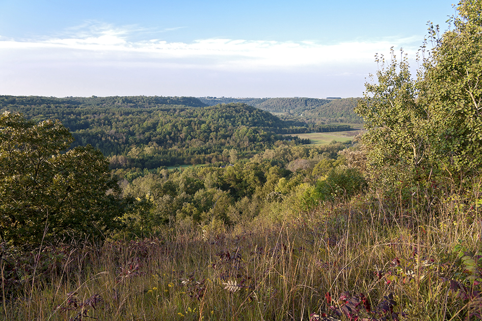 Vier atop bluffs overlooking Rush River Valley outside Maiden Rock, Wisconsin